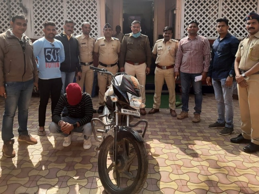 Two-wheeler thief arrested in Bhusawal bus stand area | भुुसावळ बसस्थानक परिसरात दुचाकी चोरट्यास अटक