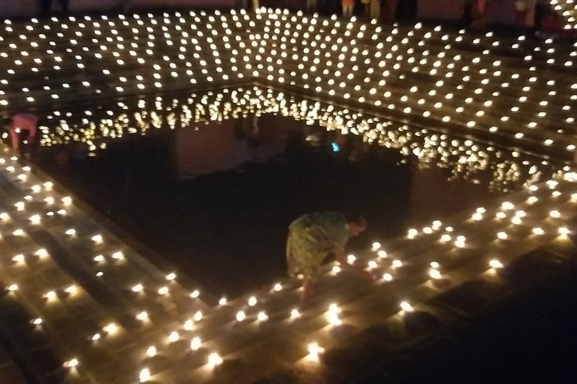 Thousands of lamps lit up everywhere | हजारो दिव्यांनी उजळले सर्वतीर्थ टाकेद