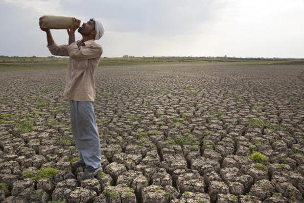  Drought release in four talukas of the district | जिल्ह्यातील चारच तालुक्यांत दुष्काळ जाहीर