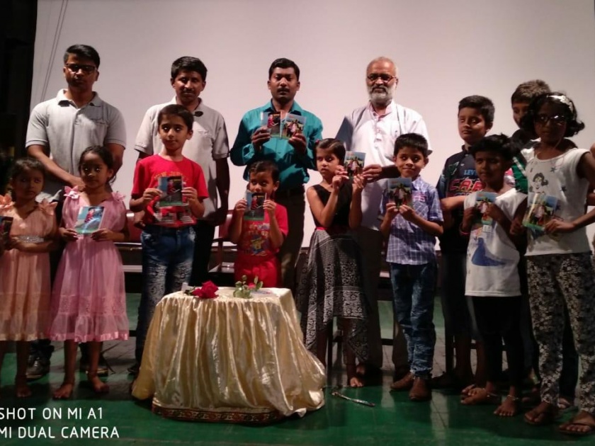 Kolhapur: Students should be writing: Vinod Kamble, Chilar Party publishes two books for children | कोल्हापूर : विद्यार्थ्यांनी लिहिते व्हावे : विनोंद कांबळे, चिल्लर पार्टीतर्फे मुलांसाठी दोन पुस्तकाचे प्रकाशन