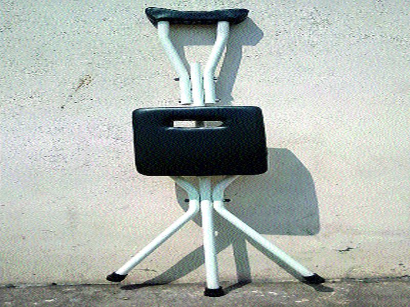Inventions: The concept of a chair with a hunchback is made by two youths 'Chaircratch' | आविष्कार : कुबडीसह खुर्चीची संकल्पना दोघा युवकांनी बनविली अपंगांसाठी ‘चेअरक्रच’