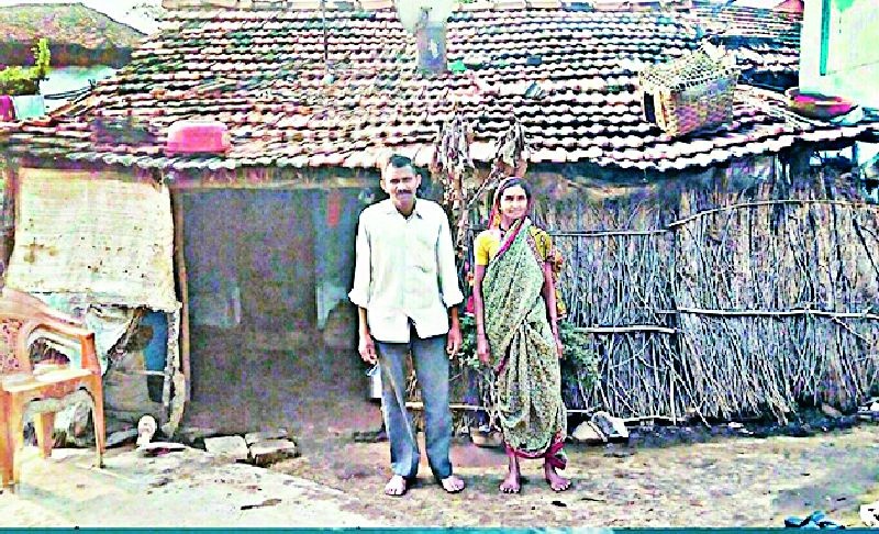 Savargaon villagers deprived of homes | सावरगाववासी घरकूलपासून वंचित
