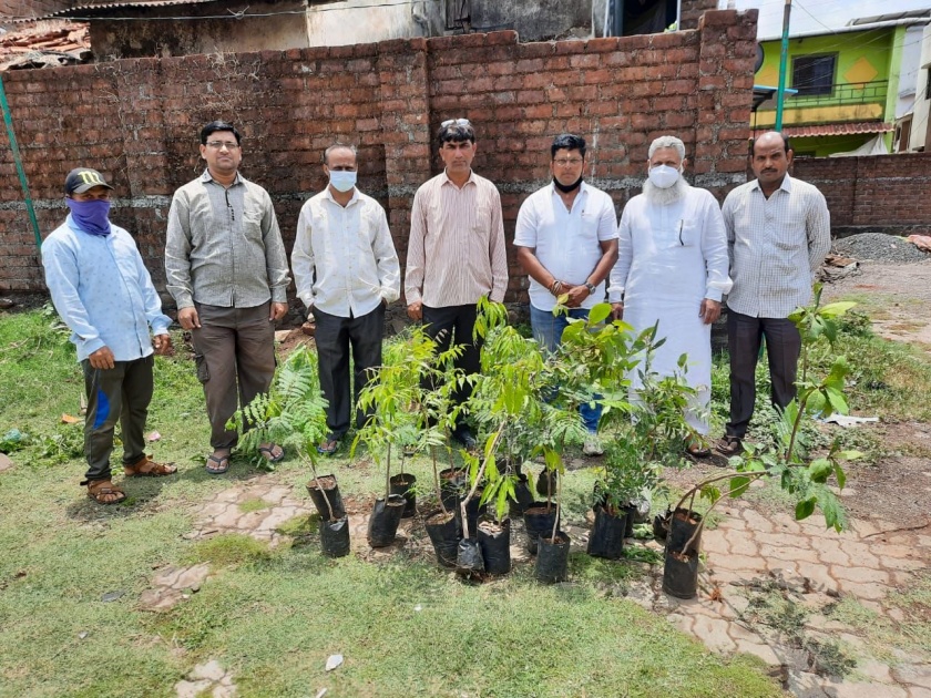 Igatpuri planting of medicinal plants | औषधी रोपटयांचे इगतपुरीत रोपण