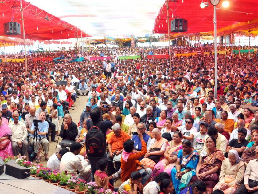 Silence was celebrated by Meher Parmi on the occasion of Meerabab's Amritithi | मेहेरबाबांच्या अमरतिथी निमित्ताने साठ हजार मेहेरप्रेमींनी पाळले मौन
