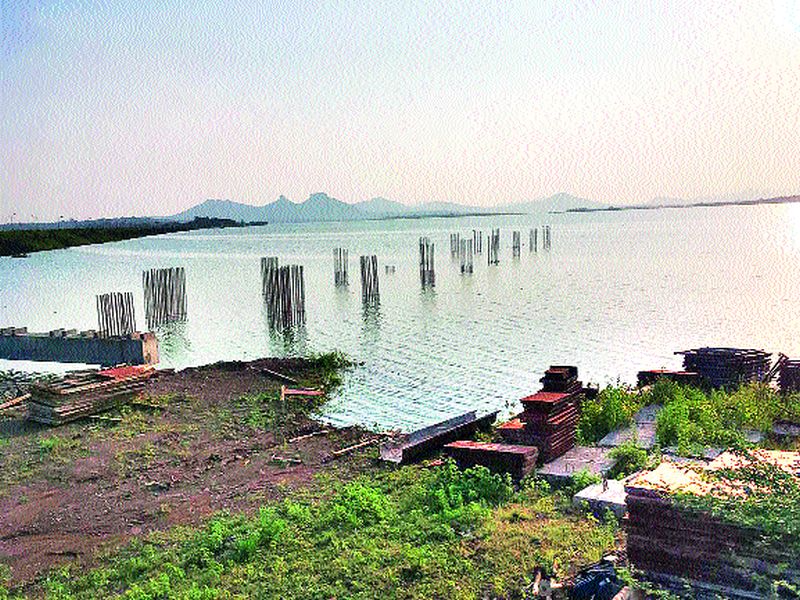 65% of project completion of 'Mukne' water project will reach 30% Nashikkar's house: Tension in Gangapur, Darna dams will be reduced | ३० टक्के नाशिककरांच्या घरात पोहोचणार ‘मुकणे’चे पाणी प्रकल्पाचे ६५ टक्के काम पूर्ण : गंगापूर, दारणा धरणांवर पडणारा ताण कमी होणार