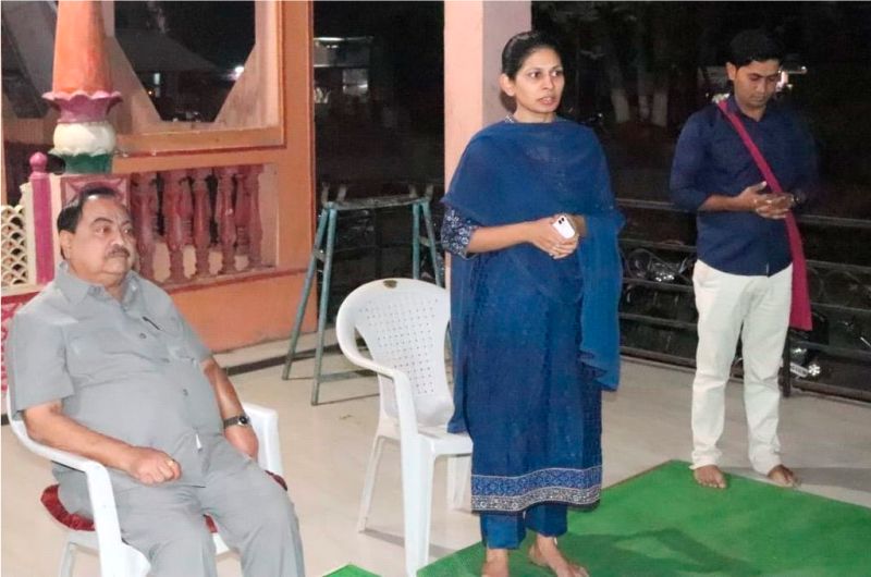 NCP leader Eknath Khadse and MP Raksha Khadse on the same platform | राष्ट्रवादीचे नेते एकनाथ खडसे व खासदार रक्षा खडसे एकाच व्यासपीठावर