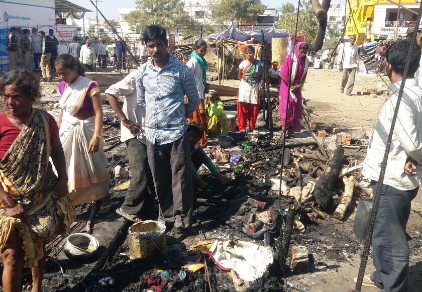 11 hutments burnt in Nagpur fire | नागपुरात आगीत ११ झोपड्या जळून खाक