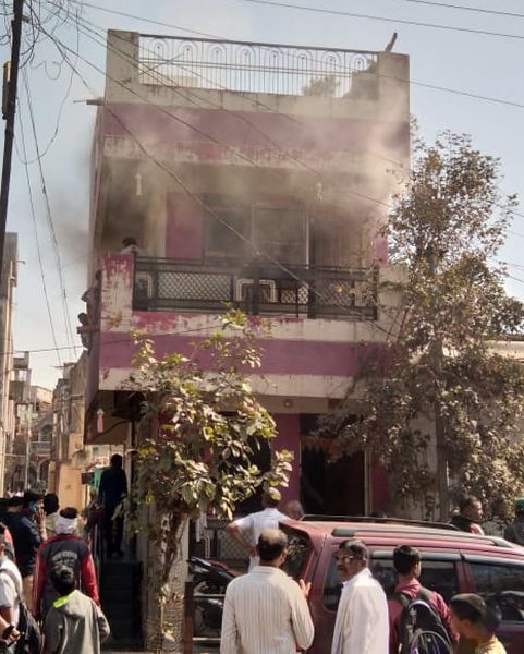Short circuit fire house at Bhusawal | भुसावळ येथे घराला शॉर्ट सर्किटने आग