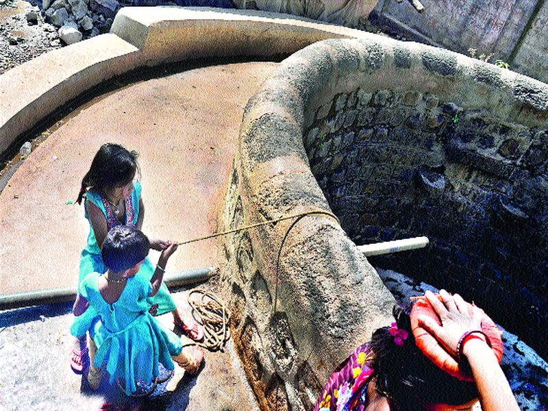 Semicircle Zone: The wells of 36 villages in Chandwad taluka are disadvantaged due to the deep well plan. | सेमिक्रिटकल झोन : चांदवड तालुक्यातील ३६ गावांतील विहिरींची पातळी खोल विहीर योजनेपासून शेतकरी वंचित