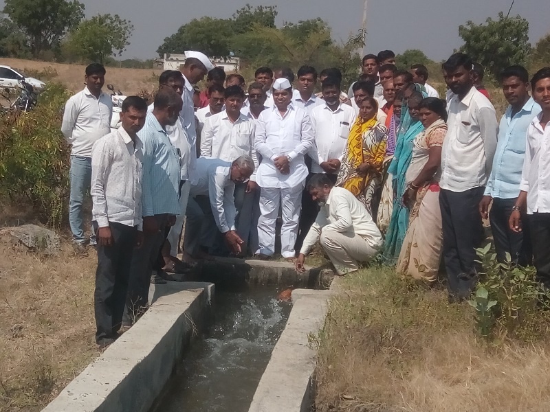 Wombori Chasala water for Lokmat | ‘लोकमत’मुळे वांबोरी चारीला पाणी