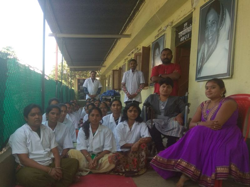 32 women's 'we-Kranti' in Chalisgaon | ‘सुई- दो-या’ने सांधली स्वप्न आनंदाची...., चाळीसगावात ३२ महिलांची ‘हम क्रांती’