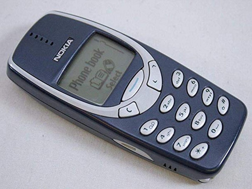 Man found 19 year old Nokia 3310 in drawer and it has 70 percent battery remaining | बाबो! घरात सापडला १९ वर्ष जुना Nokia 3310 फोन, अजूनही ७० टक्के चार्ज्ड होती बॅटरी!