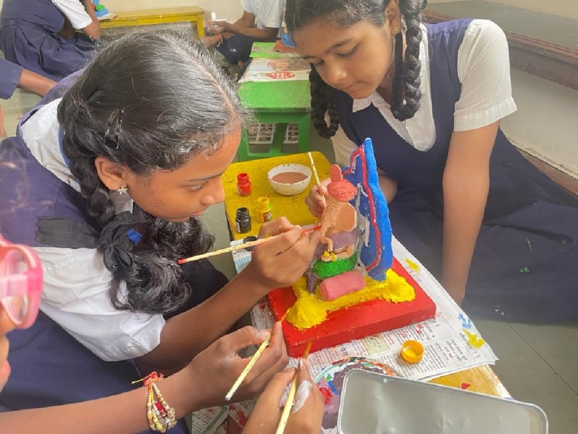 Students of Vidya Vikas Mandal made an environment-friendly Ganapati Bappa | विद्या विकास मंडळाच्या विद्यार्थ्यांनी साकारला पर्यावरणपूरक गणपती बाप्पा