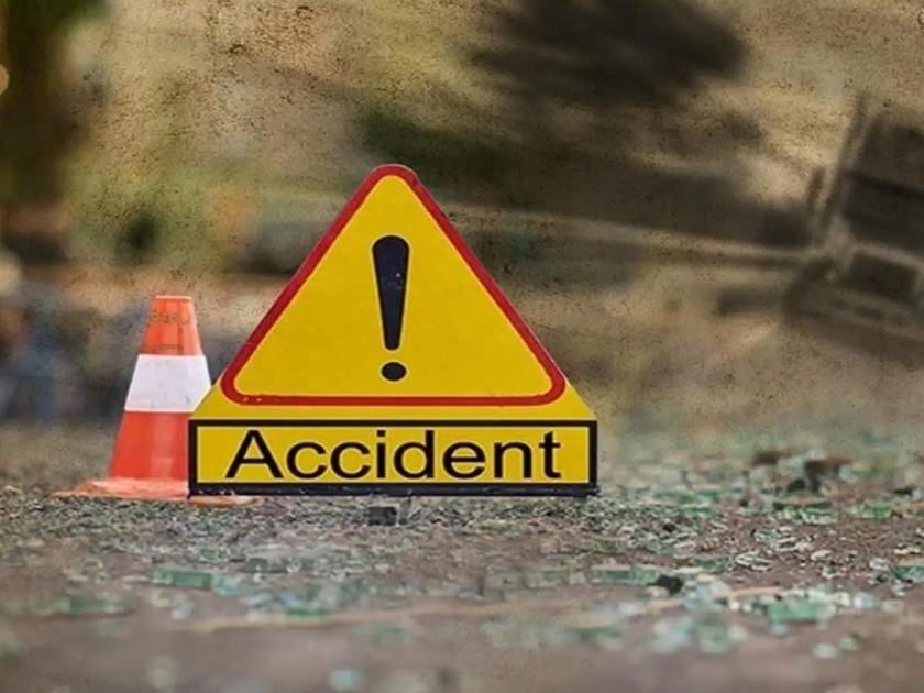 Two-wheeler accident on flyover, student killed, another injured | उड्डाणपुलावर दुचाकींचा अपघात, विद्यार्थिनी ठार, दुसरी जखमी