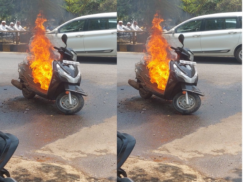 A moving two-wheeler caught fire in Latur | लातुरात चालत्या दुचाकीने घेतला पेट; आगीमध्ये दुचाकीचा झाला काेळसा...