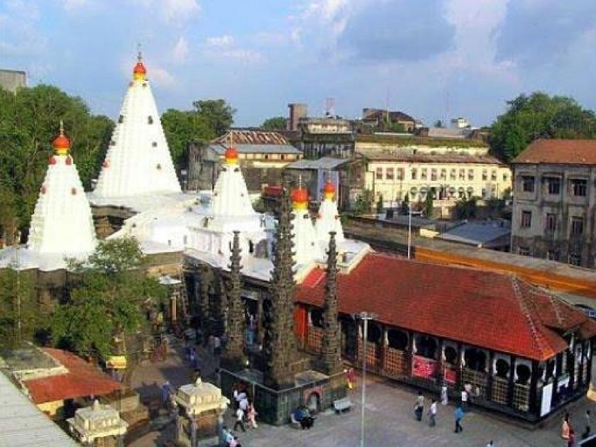 As many as one and a half lakh devotees bow down to Ambabai in Kolhapur | कोल्हापुरात अंबाबाईचरणी तब्बल दीड लाख भाविक नतमस्तक
