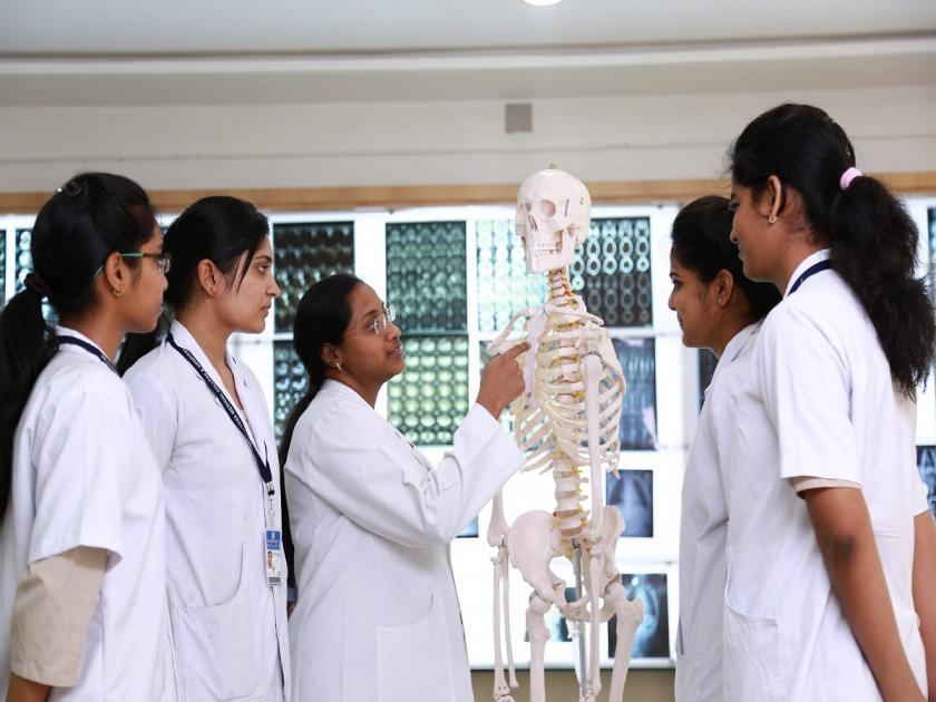 Affiliation of health university to eight medical colleges | आठ वैद्यकीय महाविद्यालयांना अखेर आरोग्य विद्यापीठाची संलग्नता