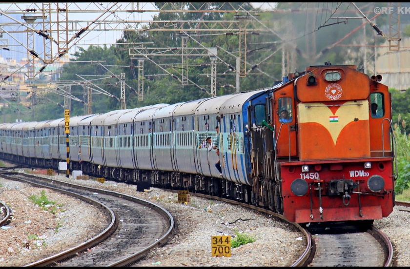 Solapur-Mysore and Karnataka Express to start; Waiting for Intercity, Indrayani and Siddheshwar | सोलापूर-म्हैसूर व कर्नाटक एक्सप्रेस होणार सुरू; इंटरसिटी, इंद्रायणी अन् सिद्धेश्वरला प्रतीक्षाच
