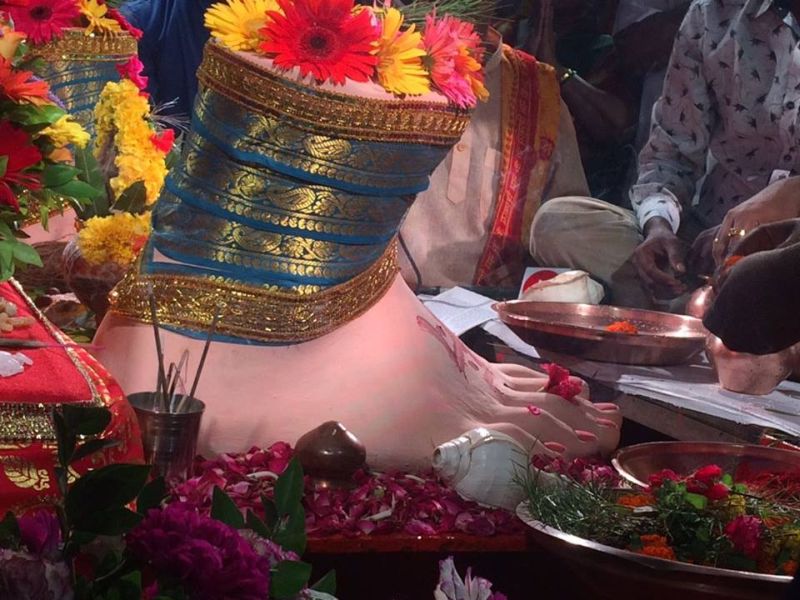 The 'King of Mumbai' started the pythoning ceremony | 'मुंबईचा राजा' यंदा २२ फुटांचा, सूर्यमंदिरात होणार विराजमान
