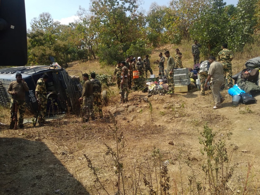 State Reserve Police Force van drowned and 20 soldiers injured | राज्य राखीव पोलिस दलाची व्हॅन उलटून २० जवान जखमी