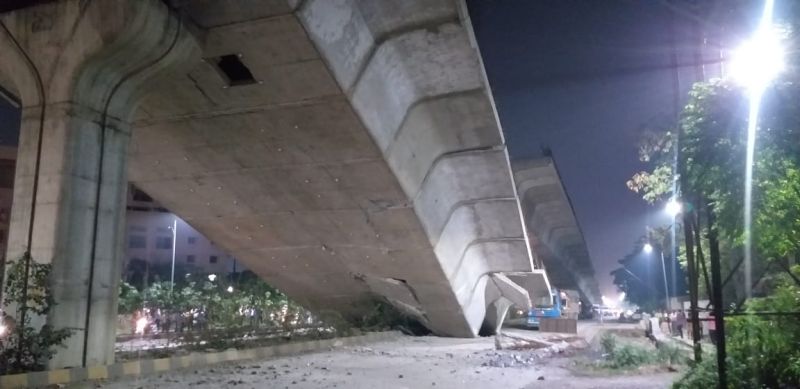 A part of a bridge under construction in Nagpur collapsed | नागपुरात निर्माणाधीन पुलाचा एक भाग कोसळला; जीवितहानी नाही