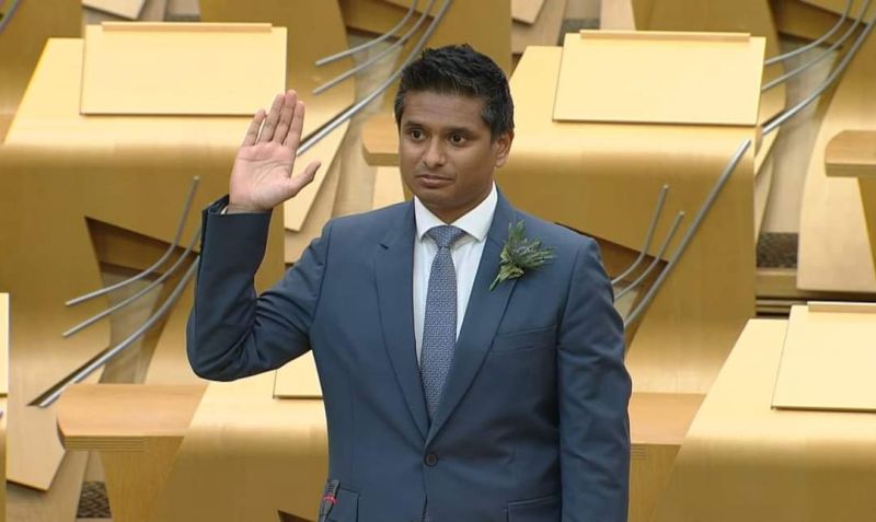 Dr. of Amravati Sandesh Prakash Gulhane was sworn in as a Member of Parliament in the Scottish Parliament | अमरावतीच्या डॉ. संदेश प्रकाश गुल्हाने यांनी घेतली स्कॉटिश संसदेत खासदारपदाची शपथ
