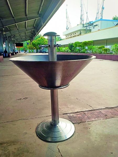 British Pattern Water Stand on Nagpur Railway Station | नागपूर रेल्वेस्थानकावर ब्रिटिश पॅटर्नचे वॉटर स्टँड