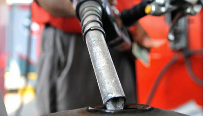 huge petrol, diesel price hike in Pakistan; inflation rise | कार सोडा, पाकिस्तानी रॉकेलचा दिवा लावतानाही शंभरदा विचार करणार