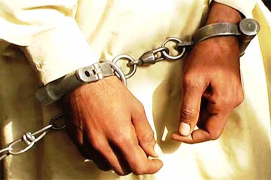 Four arrested in chiller scam | चिल्लर घोटाळ्याप्रकरणी चौघांना अटक