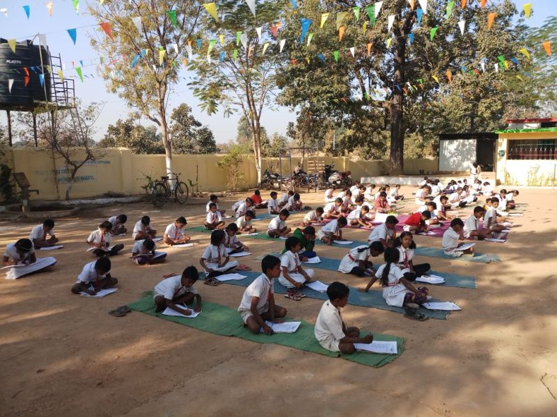 The education of the students in the tribal ashram school is always in crisis | आदिवासी आश्रमशाळातील विद्यार्थ्यांच्या शिक्षणापुढे संकट कायमच