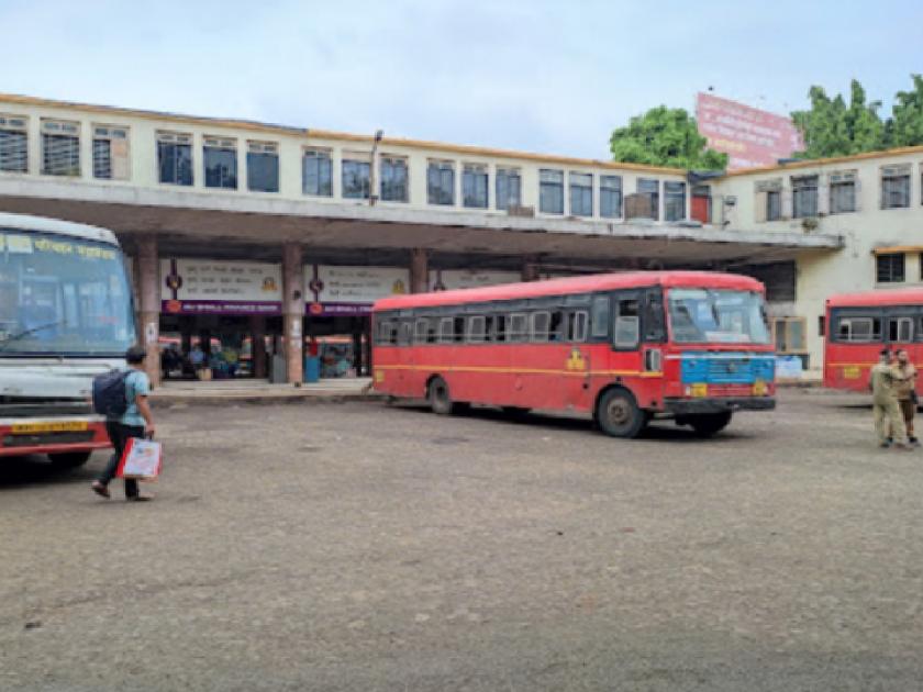 clean st and bus stands in jalgaon Agar circular of the corporation | जळगाव आगारातील एसटी अन् बसस्थानके चकाचक करा; महामंडळाचे परिपत्रक