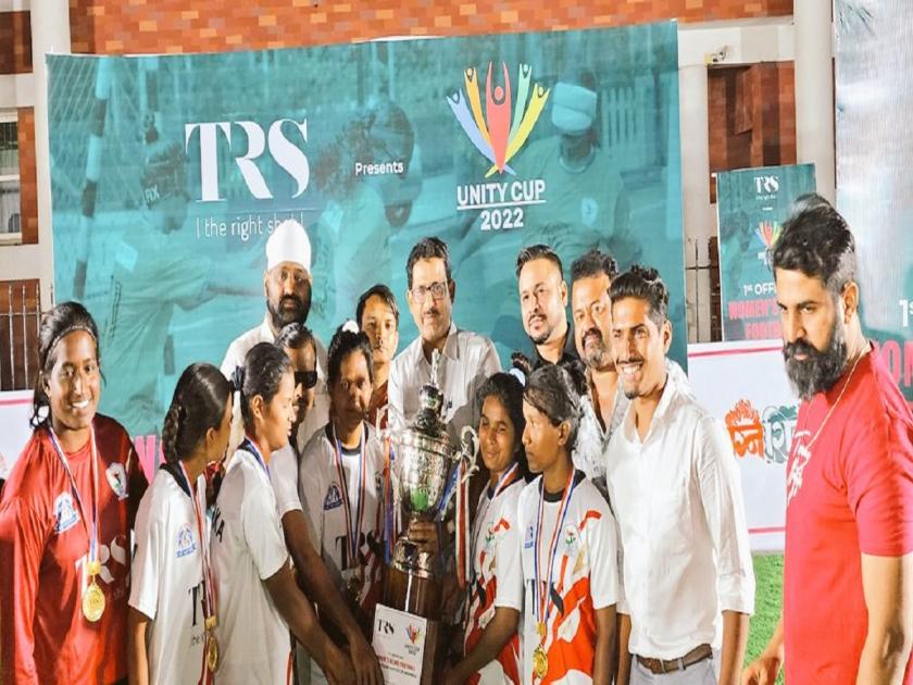   A blind football exhibition tournament was organized in Powai, Mumbai  | सवंगड्यांची साद, वाय उच्चारण अन् घुंगरांच्या आवाजाचा आधार, पवईत रंगली अंध फुटबॉल प्रदर्शनी 