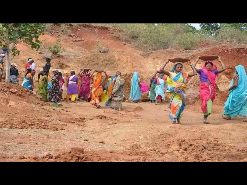 24 rupees hike for laborers in 'Rohyo' | 'रोहयो' तील मजुरांना २४ रुपयांची वेतनवाढ