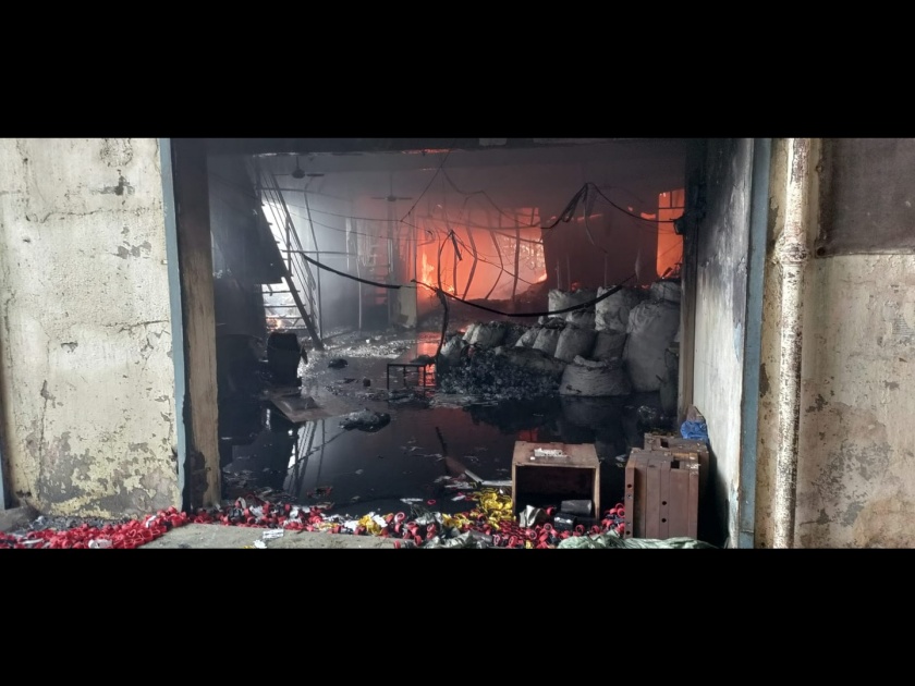 Massive fire in Vasai Industrial Estate | वस‌ई औद्योगिक वसाहतीत भीषण आग