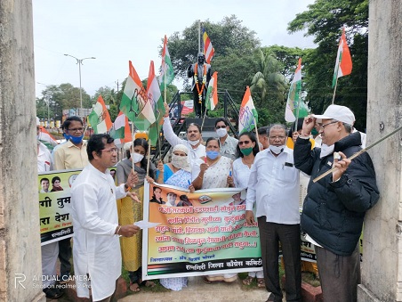 Ratnagiri Congress workers' agitation against Hathras tragedy | हाथरस दुर्घटनेविरोधात रत्नागिरी काँग्रेस कार्यकर्त्यांचे आंदोलन
