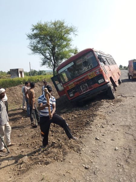 Accident on pandharkawada-Akola ST bus accident in Yavatmal district | यवतमाळ जिल्ह्यात पांढरकवडा-अकोला एसटी बसला अपघात