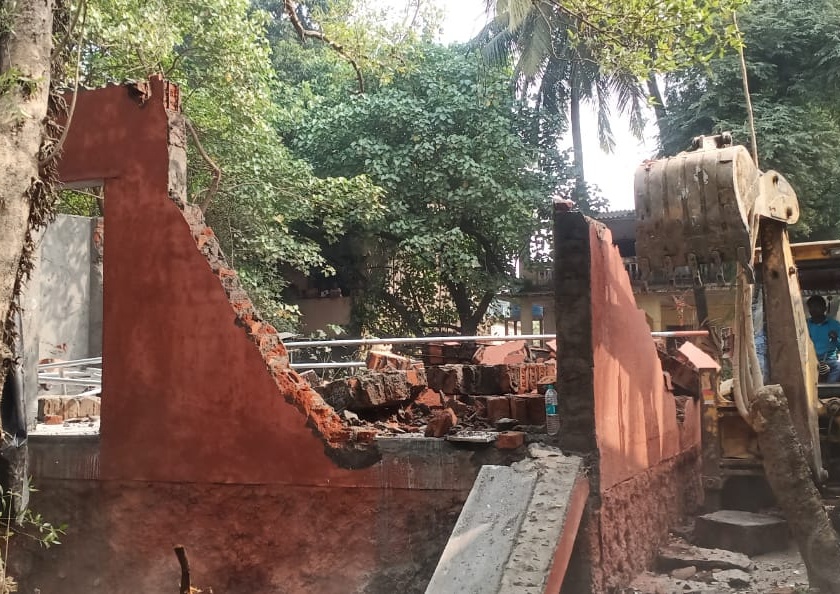 The municipality finally got the moment to take action against unauthorized constructions in Kandalvan | कांदळवनातील अनधिकृत बांधकामांवर कारवाईला अखेर पालिकेला मिळाला मुहूर्त