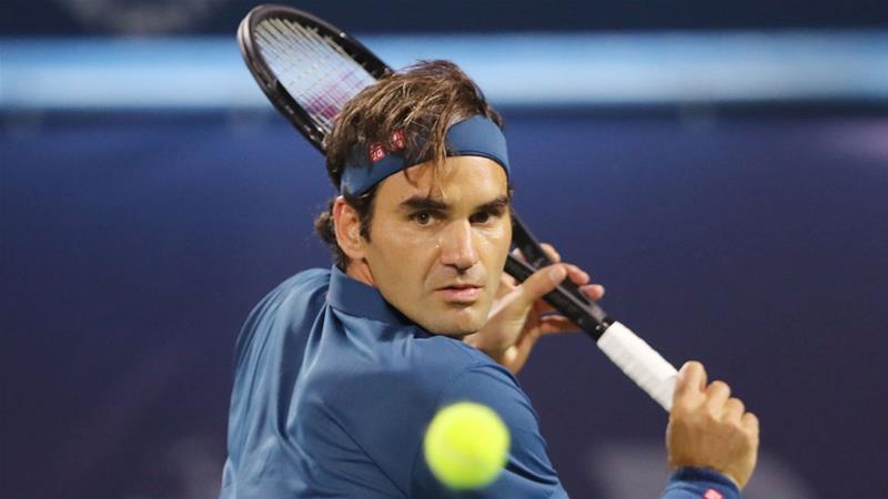 Federer out for a year with a knee injury | गुडघ्याच्या जखमेमुळे फेडरर वर्षभरासाठी बाहेर