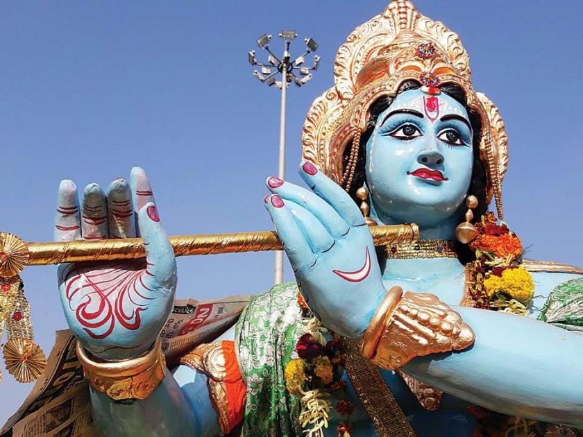 The 'disappeared' idol of Lord Krishna was put back in place | ‘गायब ’ झालेली श्रीकृष्णाची मूर्ती पुन्हा ठेवली जागेवर