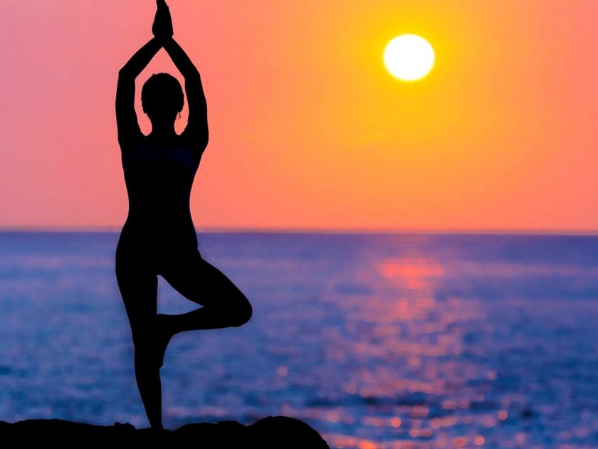 Lockdown makes Yoga Day online | लॉकडाऊनमुळे योग दिन झाला आॅनलाईन