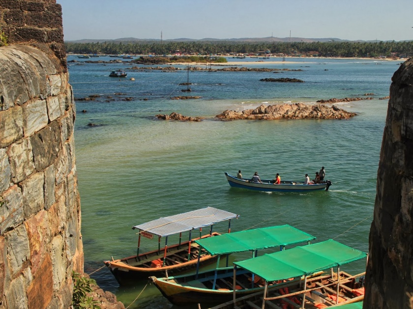 Conditional permission for fort passenger boat transport: Collector's order | किल्ला प्रवासी होडी वाहतूकीस सशर्त परवानगी : जिल्हाधिकाऱ्यांचे आदेश