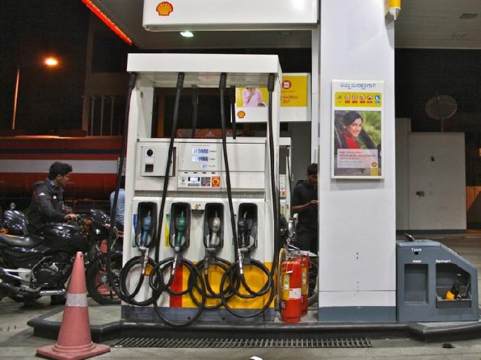 Hundreds of petrol, ninety diesel, rates increased due to taxes | Fuel Hike : पेट्रोलची शंभरी, डिझेल नव्वदी पार,करांमुळे वाढले दर