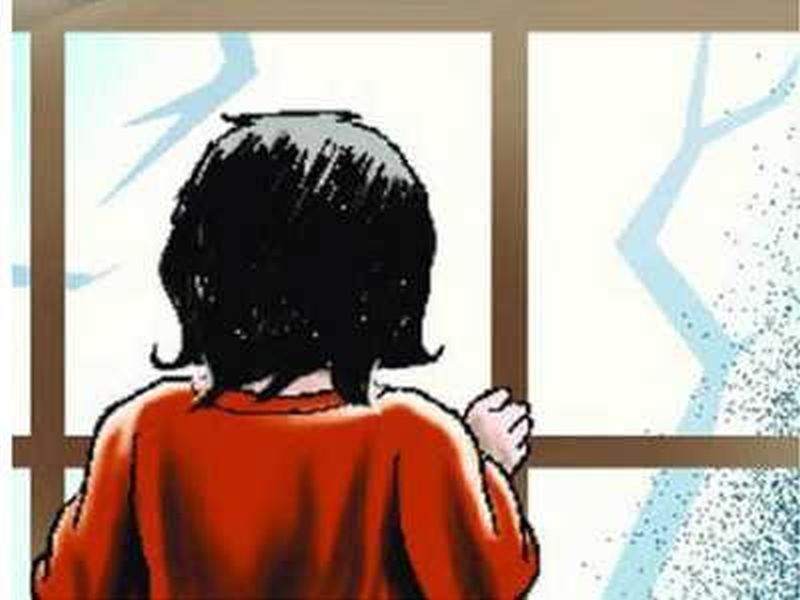 Sexual abuse by father; Complaints of minor girls | नागपुरात पोटच्या मुलींचा लैंगिक छळ; अल्पवयीन मुलींची तक्रार