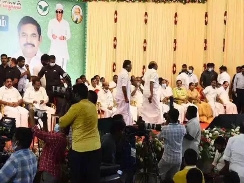 Major developments in Tamil Nadu after Maharashtra; Anna DMK senior leaders O Panneerselvam, his aides walkout of the meeting, party of jaylalita | महाराष्ट्रानंतर तामिळनाडूत मोठी घडामोड; अण्णा द्रमुकचे बडे नेते बैठकीतून बाहेर पडले
