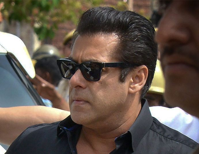 criminal complaint has been filed against actor Salman Khan | अभिनेता सलमान खानवर दरोड्याचा गुन्हा दाखल
