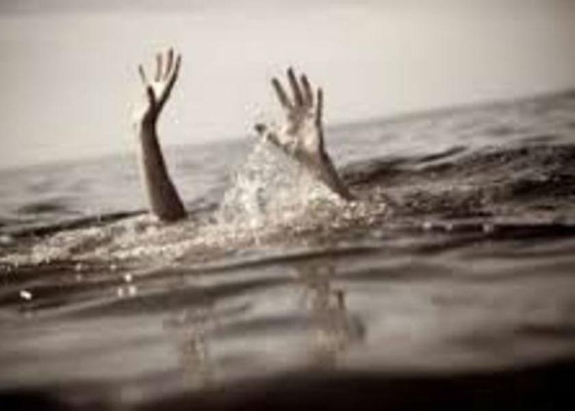 Five people from Sangola drown in the water! | सांगोल्यातील पाच जण पाण्यात बुडाले !