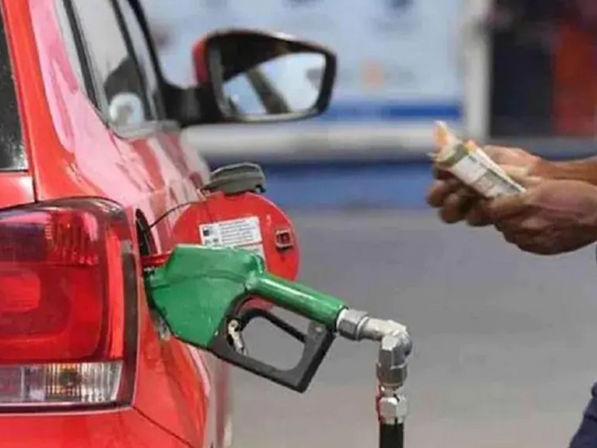 Petrol, Diesel Tax Cut Row: Petrol pump owner against petrol, diesel Excise duty tax deduction by central govt; What is mess? Will the rate increase? | Petrol, Diesel Tax Cut Row : पेट्रोल, डिझेल कर कपातीविरोधात पेट्रोल पंप चालक; गौडबंगाल काय? दर वाढणार? 