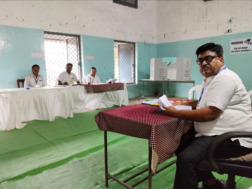 62 percent voter turnout at Adarsh Divyang polling station in Khamgaon | खामगावातील आदर्श दिव्यांग मतदान केंद्रात ६२ टक्के मतदान