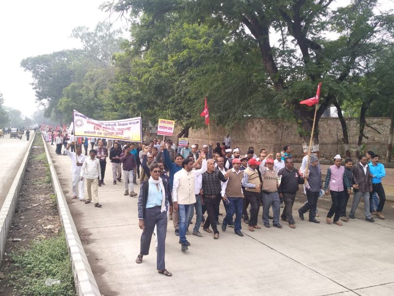 Wardha protests against privatization | खासगीकरणाच्या विरोधात वर्ध्यात मोर्चा