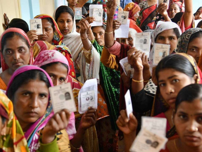 Voting is slow; As of noon, 89 percent of the vote was registered in Solapur district | मतदान संथगतीने; दुपारपर्यंत सोलापूर जिल्ह्यात झाले ३३.१२ टक्के मतदान